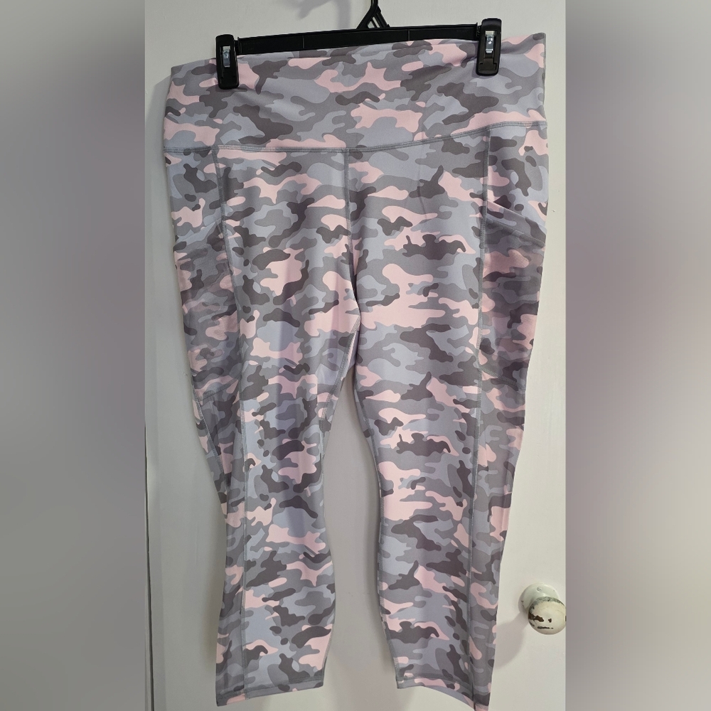 Fabletics Powerhold Mila Pocket Capri, Pink Camo, Size 2X